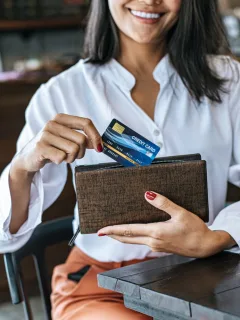 Woman using her Chase Sapphire Preferred Card.