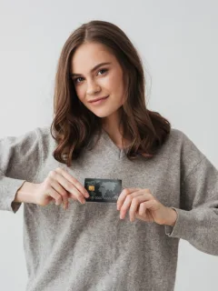 A girl holding her Aeroplan Credit Card.