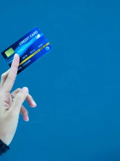 Someone holding a Discover it Balance Transfer Credit Card.