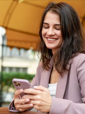Woman using the Apps Buy Now, Pay Later.