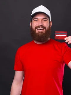 A man holding his Fit Platinum Mastercard.