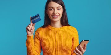 A girl using her Bank of America Travel Rewards credit card.