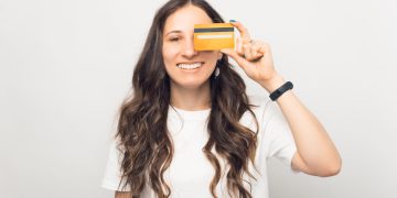 A woman using her Petal 2 Visa Credit Card.