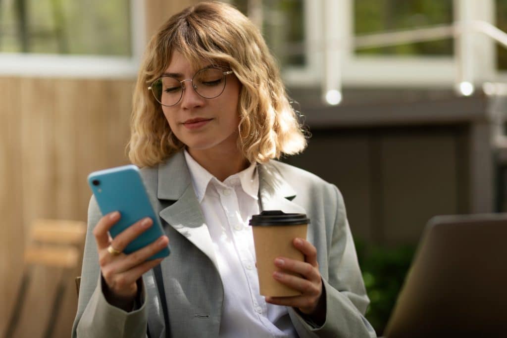 What is Early Direct Deposit? Discover the Service and How It Works