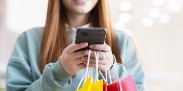 Woman using Digital Wallet.