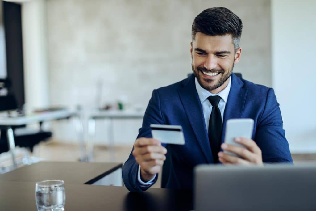 How to apply for a business credit card? Find out how easy it is!
