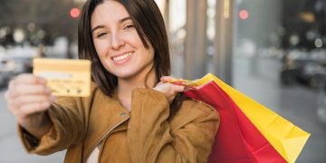 woman using Purchase protection on credit card.