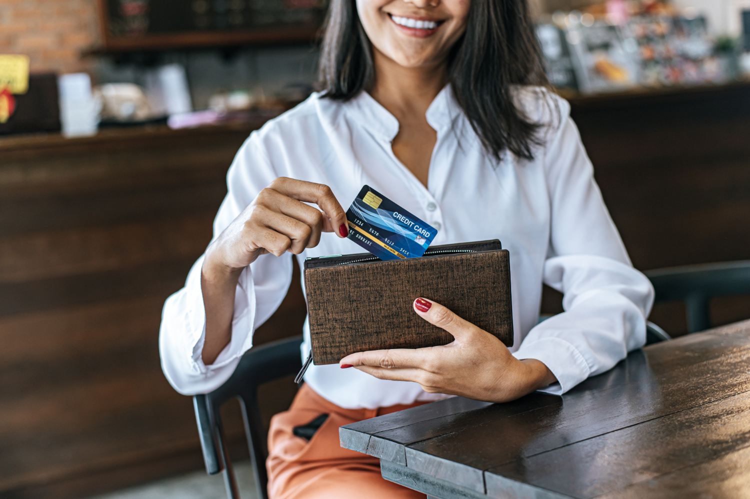 woman with bank sign-up bonus card